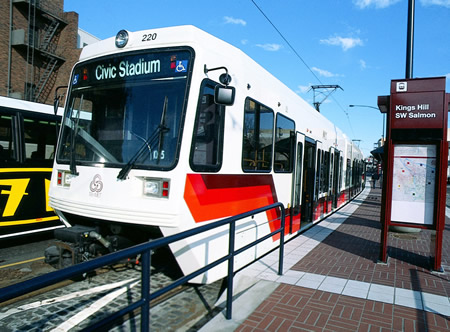 siemenslightrailusaportland.jpg (68622 bytes)